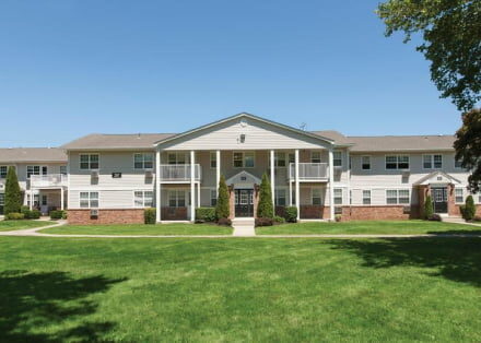 Hawthorne Court Apartments exterior front entry facade