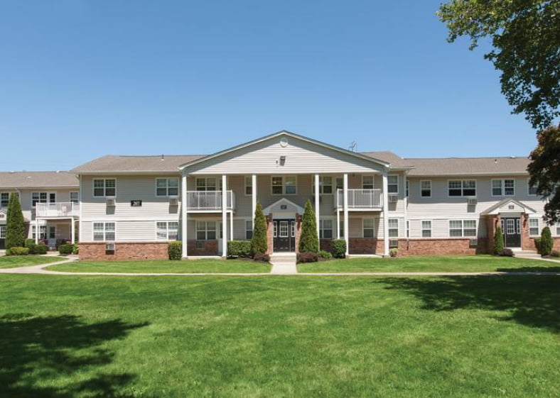 Hawthorne Court Apartments exterior front entry facade